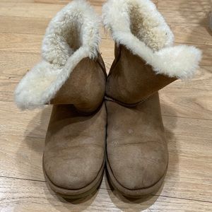 Ugg sz 6 beige cream color lots of life left super warm for winter